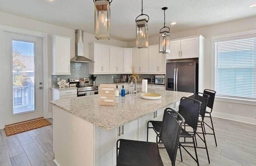 Jacksonville Beach House | Beach Retreat Complex w/Pool - Sleeps 25!
