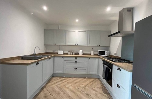 Lowestoft House | Beach retreat!