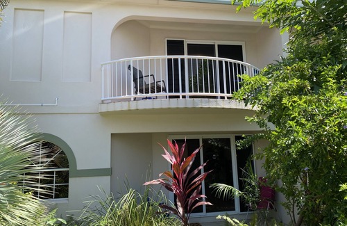 North Ward Apartment | BEACH, SHOPS & STRAND 5 min walk away