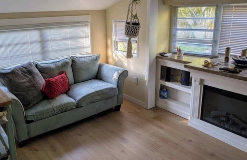 Ozona House | Beach Stay w/pool, bicycle, walkable community