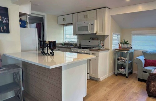 Ozona House | Beach Stay w/pool, bicycle, walkable community