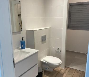 Ashkelon Apartment | Beach Suite Israel - 12th Floor Marina & Beach Views 3 Bedrooms ביץ סוייט ישראל של אשקלון - דירת נופש קומה 12 נוף מאלף למרינה וים, 3 חדרי שינה