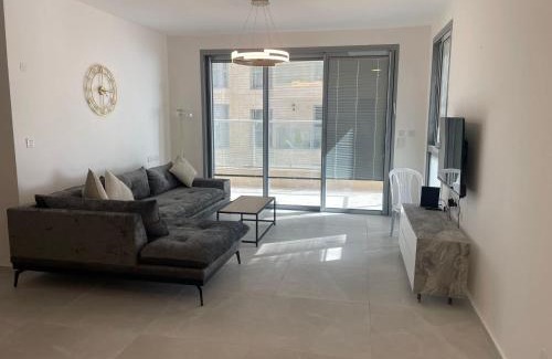 Ashkelon Apartment | Beach Suite Israel - 12th Floor Marina & Beach Views 3 Bedrooms ביץ סוייט ישראל של אשקלון - דירת נופש קומה 12 נוף מאלף למרינה וים, 3 חדרי שינה