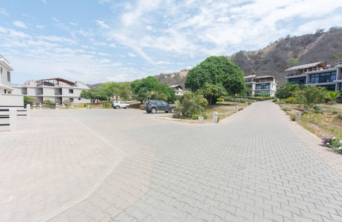 San Clemente House | Beach Townhouse with Private Parking