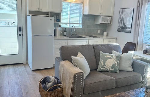 Morro Bay Cottage | beach tract 2 blocks to beach with roof top deck!