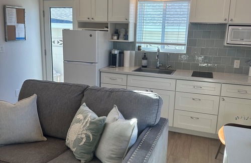 Morro Bay Cottage | beach tract 2 blocks to beach with roof top deck!