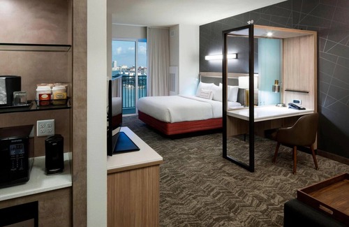 Clearwater Beach Hotel | Beach Vacation! Near Clearwater Beach, Pool, Bar, Free Buffet Breakfast