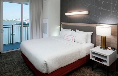 Clearwater Beach Hotel | Beach Vacation! Near Clearwater Beach, Pool, Bar, Free Buffet Breakfast