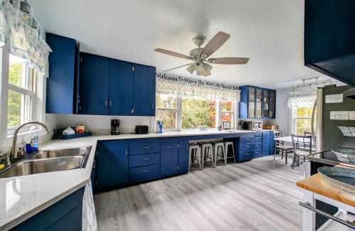 Sullivan House | Beach Vibes Acadia Cottage Fire pit Family Acadia sleeps 8