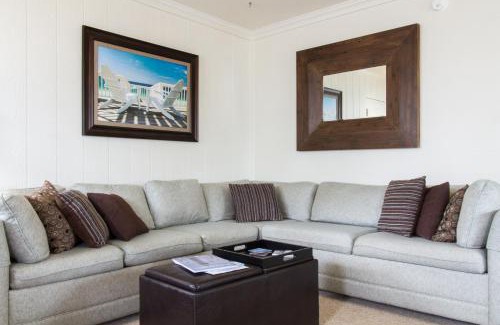 Avalon Apartment | Beachcomber Resort