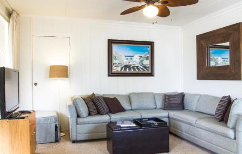 Avalon Apartment | Beachcomber Resort