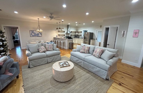 Ocean Springs House | “Beach’d Pearl” Beach house with Private Beach and Pier in Ocean Springs