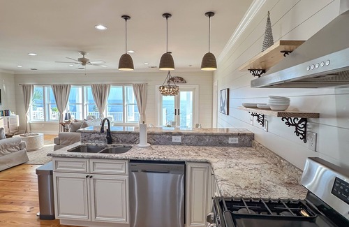 Ocean Springs House | “Beach’d Pearl” Beach house with Private Beach and Pier in Ocean Springs