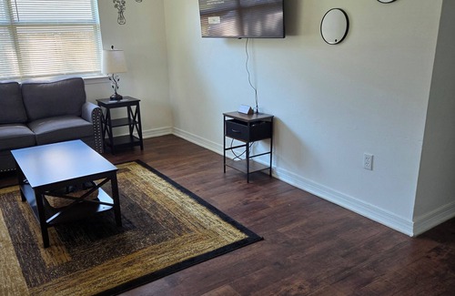 Northwest Pensacola House | Beaches, Golf, shopping, kid and pet friendly!