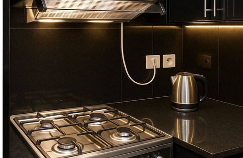 Al-Manasrah Ski Chalet | Beachfront Chalet in Porto Said with Pool & Garde