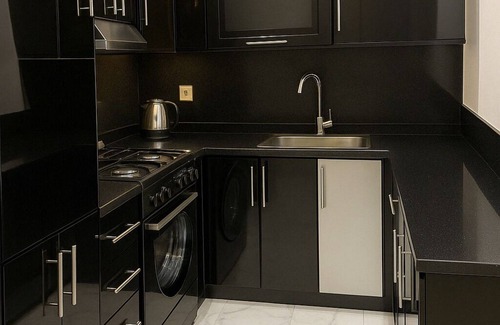 Al-Manasrah Ski Chalet | Beachfront Chalet in Porto Said with Pool & Garde