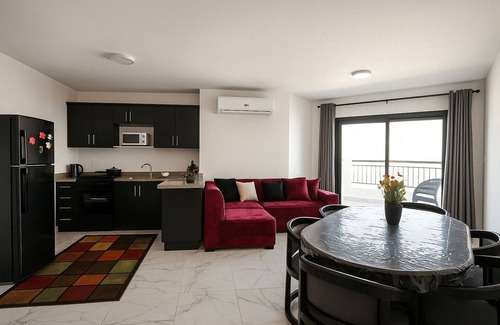 Al-Manasrah Ski Chalet | Beachfront Chalet in Porto Said with Pool