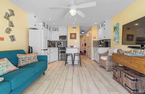 Galveston Condo | Beachfront 1-bedroom condo Sleeps 6 on Galveston Seawall