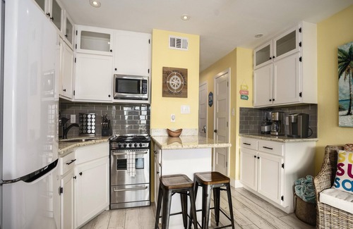 Galveston Condo | Beachfront 1-bedroom condo Sleeps 6 on Galveston Seawall