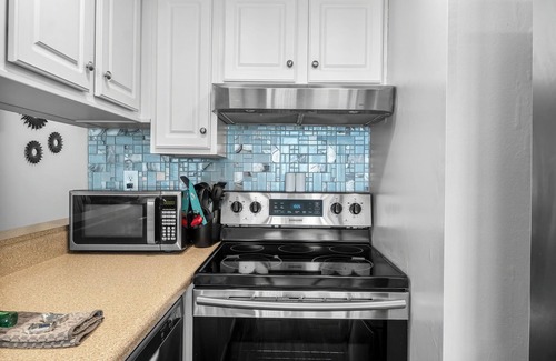 Panama City Beach Resort | Beachfront 1BR Condo, Pools, Gym and Stunning Views!