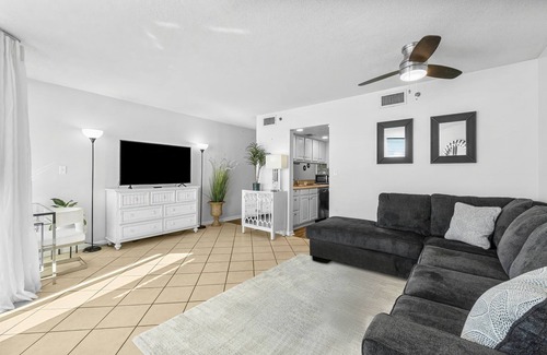 Panama City Beach Resort | Beachfront 1BR Condo, Pools, Gym and Stunning Views!