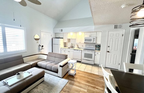 Southend Condo | Beachfront 2 Bd Condo with Pool & ocean views-5 min to Atlantic City