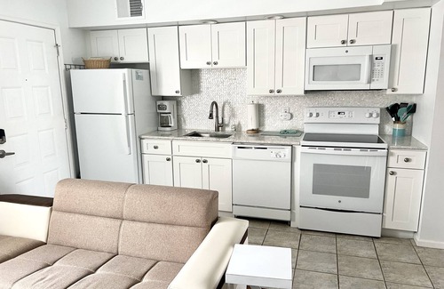 Southend Condo | Beachfront 2 Bd Condo with Pool & ocean views-5 min to Atlantic City