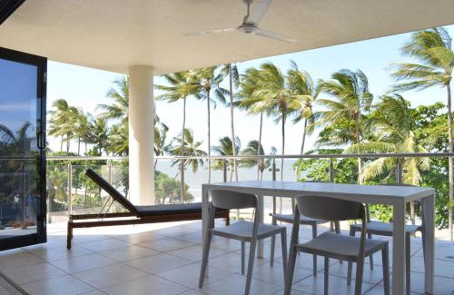 Trinity Beach Apartment | Beachfront 3-Bed with Pool & Stunning Ocean Views
