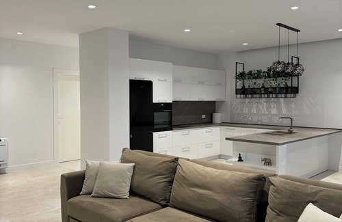 Jala Apartment | Beachfront 3-Bedroom Apartment in Vlora with Free Parking, Wi-Fi, and Sea Views!