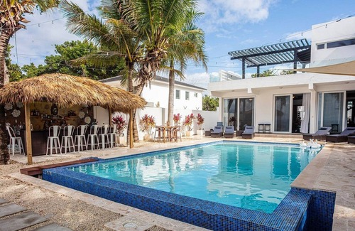 La Esplanada Villa | Beachfront 7BD villa with Spectacular Sea Views