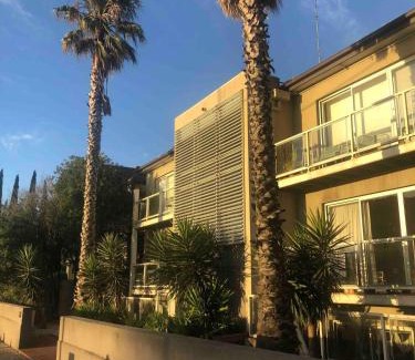 St Kilda West Apartment | Beachfront & access to all St Kilda has to offer