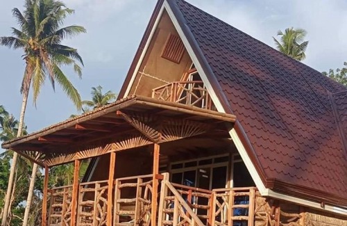 Pinamungajan Cottage | Beachfront and a stunning view of an island