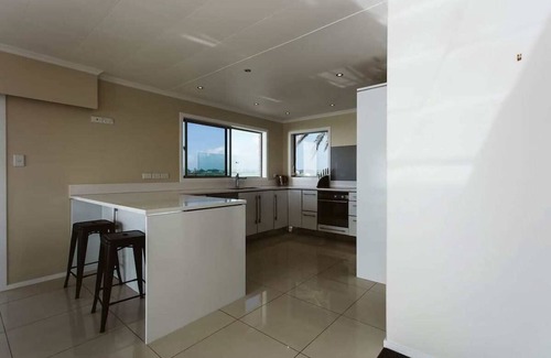 Bell Block Apartment | Beachfront Apartment on Wanaka Bay