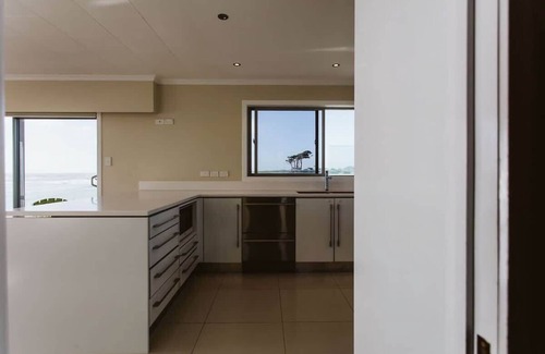 Bell Block Apartment | Beachfront Apartment on Wanaka Bay