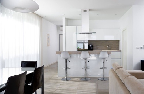 Slatine Apartment | Beachfront Apartment Lemonade with Pool III