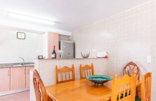 Oliva Apartment | Beachfront Apartment with Terrace, Shared Garden and Wi-Fi