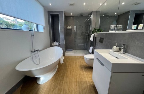 Penarth Hotel | Beachfront Balcony Oasis Room