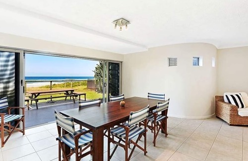 Main Beach House | BEACHFRONT Beauty! Unbeatable Location with ocean view!