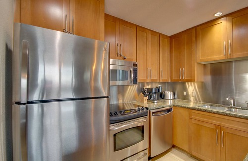 Biloxi Condo | Beachfront Biloxi Condo: Balcony & Community Perks