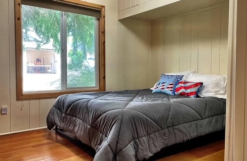 Vashon Island Cottage | Beachfront Bliss: Your Private Escape on Vashon Island