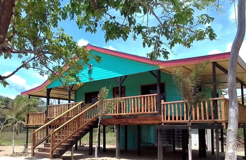 Gales Point Apartment | Beachfront Cabana Apartment 5 AC, Swimming Pool Free Access …