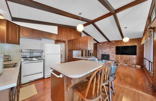 Carsonville House | BeachFront Couples Getaway w Starlink & Sunrises!