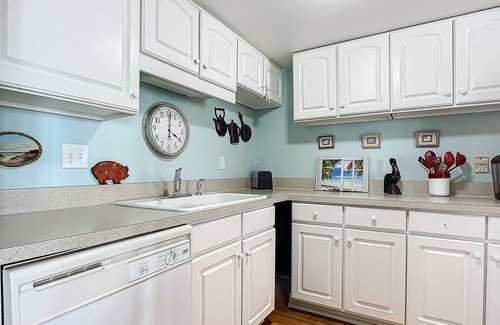 Sea Dunes Condo | Beachfront Condo at Colony Beach Club - Ocean Views, Pool, Patio, Sleeps 4