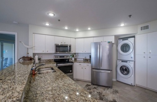 Englewood Condo | Beachfront Condo- Experience an unforgettable trip offering breathtaking views