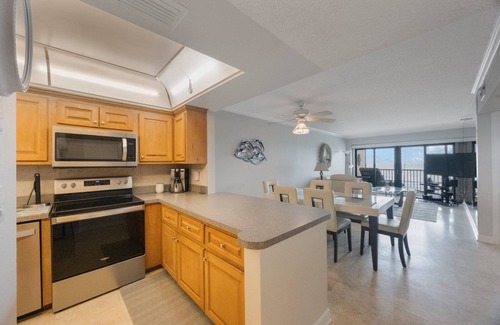 Madeira Beach Condo | Beachfront Condo, Walk to John's Pass