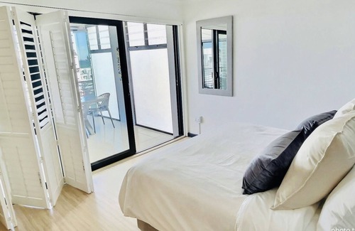 Big Bay Apartment | Beachfront Condo