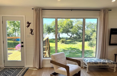 Saint Ambroise Cottage | BEACHFRONT COTTAGE *fully renovated*