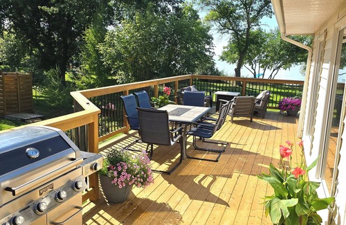 Saint Ambroise Cottage | BEACHFRONT COTTAGE *fully renovated*