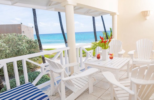 Silver Sands Apartment | Beachfront DeLuxe apartment right on the beach in stylish plantation house