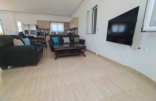 Agia Pelagia Apartment | Beachfront Ela Luxury Stay with Jacuzzi & Views